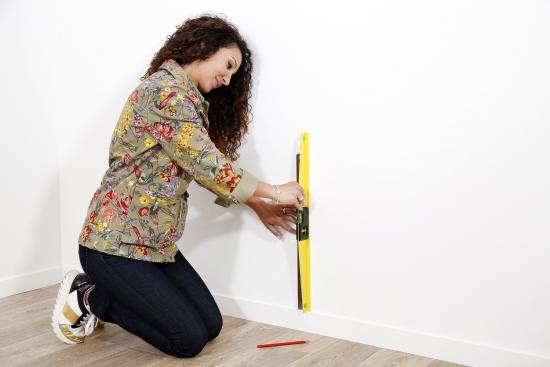 diy-tuto-quelyd-frises-stickers-coller-decorer-mur-emmanuelle-rivassoux-etape-1 diy-tuto-quelyd-frises-stickers-coller-decorer-mur-emmanuelle-rivassoux-etape-1